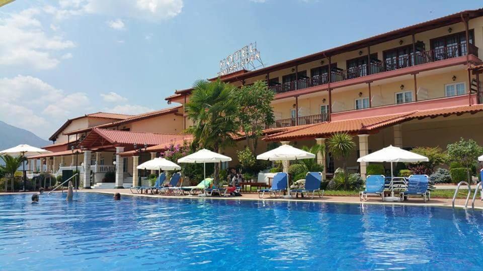 Famissi Eden Hotel Калампака Экстерьер фото